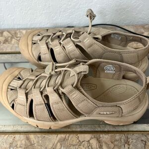 Keen brand comfy sandals , very gently used , clean